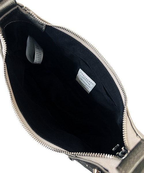 ANDGEEBEE（アンジービー）の「タックショルダーバッグ（ショルダーバッグ・レディース・シルバー/ブラック・FREE）」の5枚目の写真