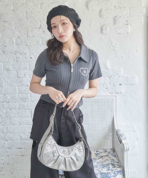 ANDGEEBEE（アンジービー）の「タックショルダーバッグ（ショルダーバッグ・レディース・シルバー/ブラック・FREE）」の6枚目の写真