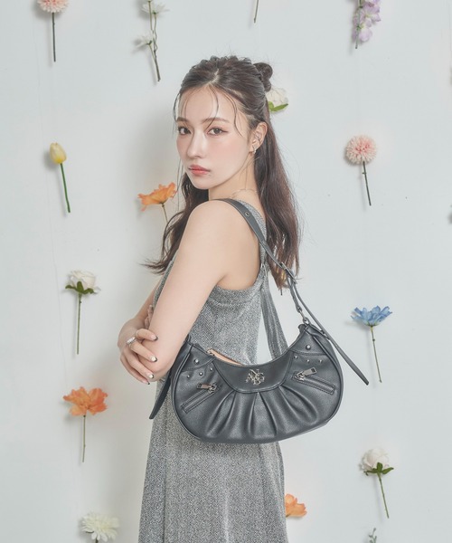 ANDGEEBEE（アンジービー）の「タックショルダーバッグ（ショルダーバッグ・レディース・シルバー/ブラック・FREE）」の12枚目の写真