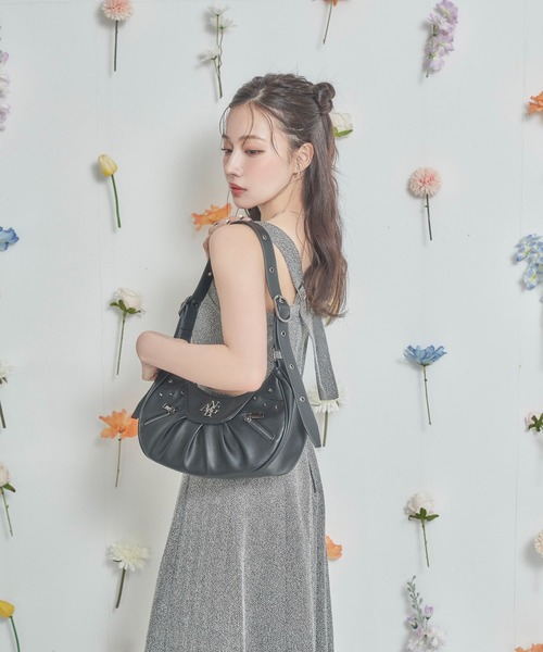 ANDGEEBEE（アンジービー）の「タックショルダーバッグ（ショルダーバッグ・レディース・シルバー/ブラック・FREE）」の13枚目の写真