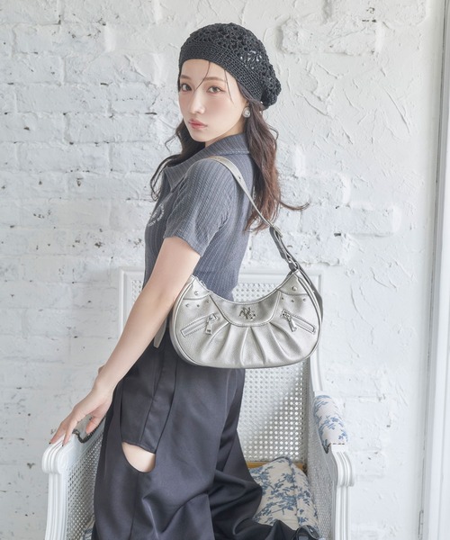 ANDGEEBEE（アンジービー）の「タックショルダーバッグ（ショルダーバッグ・レディース・シルバー/ブラック・FREE）」の21枚目の写真