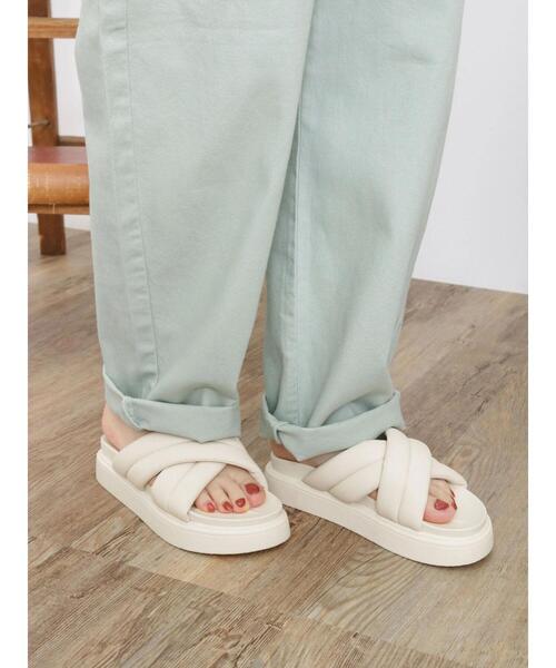Samansa Mos2（サマンサ モスモス）の「フットベットパフサンダル（サンダル・レディース・オフホワイト/ブラック・M/L）」の3枚目の写真