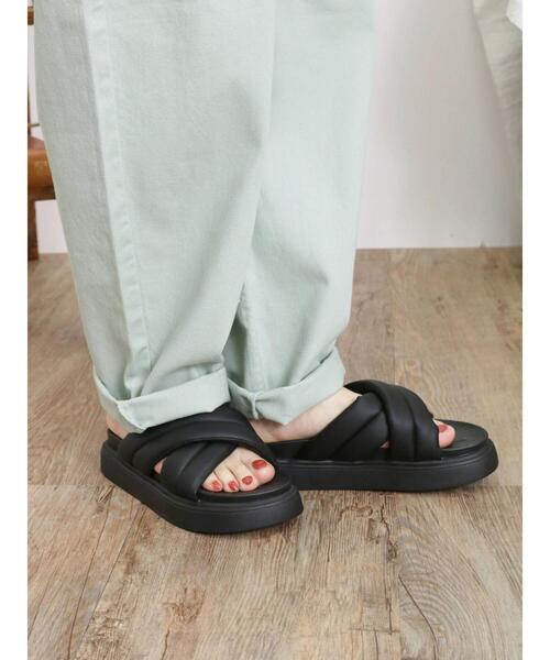 Samansa Mos2（サマンサ モスモス）の「フットベットパフサンダル（サンダル・レディース・オフホワイト/ブラック・M/L）」の4枚目の写真