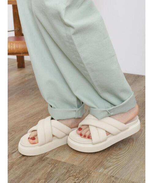 Samansa Mos2（サマンサ モスモス）の「フットベットパフサンダル（サンダル・レディース・オフホワイト/ブラック・M/L）」の6枚目の写真