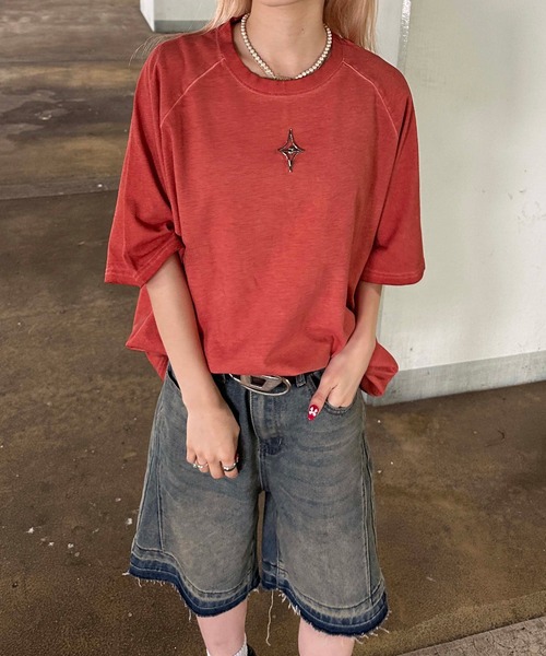 sedacle(セダクル)の「メタルプレート加工TEE(Tシャツ/カットソー・メンズ・ブラック/レッド/ブルー/チャコールグレー・LARGE/MEDIUM/SMALL)」の4枚目の写真