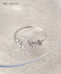 Tiaclasse（ティアクラッセ）の「ボタニカルモチーフストーンリング（リング）」