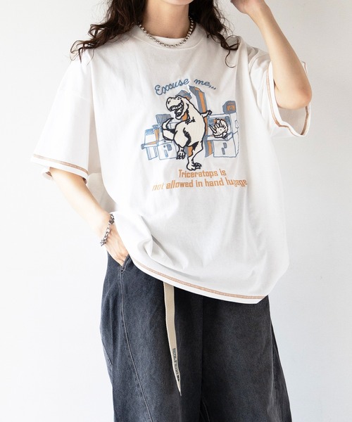 DOUBLE NAME（ダブルネーム）の「搭乗したいTRAVEL恐竜刺しゅうTEE/ユニセックス（Tシャツ/カットソー・レディース・ブルー/グリーン/オフホワイト・FREE）」の10枚目の写真