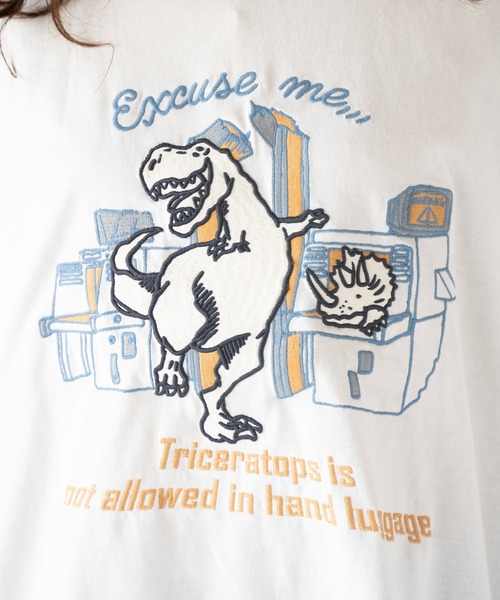 DOUBLE NAME（ダブルネーム）の「搭乗したいTRAVEL恐竜刺しゅうTEE/ユニセックス（Tシャツ/カットソー・レディース・ブルー/グリーン/オフホワイト・FREE）」の4枚目の写真
