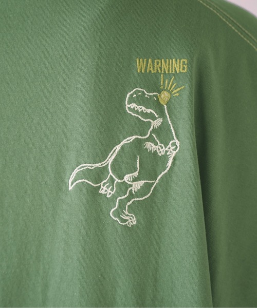 DOUBLE NAME（ダブルネーム）の「搭乗したいTRAVEL恐竜刺しゅうTEE/ユニセックス（Tシャツ/カットソー・レディース・ブルー/グリーン/オフホワイト・FREE）」の17枚目の写真