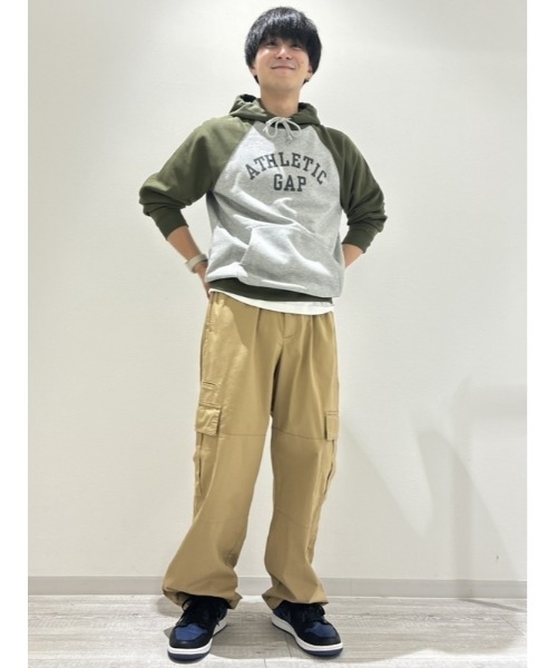 GAP(ギャップ)の「GAP ATHLETICロゴ パーカー(ユニセックス)(パーカー・メンズ・ベージュ/ライトグレー/ホワイト系その他・L/M/S/XS/XL)」の12枚目の写真