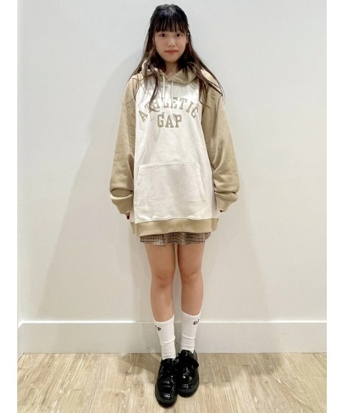 GAP(ギャップ)の「GAP ATHLETICロゴ パーカー(ユニセックス)(パーカー・メンズ・ベージュ/ライトグレー/ホワイト系その他・L/M/S/XS/XL)」の22枚目の写真