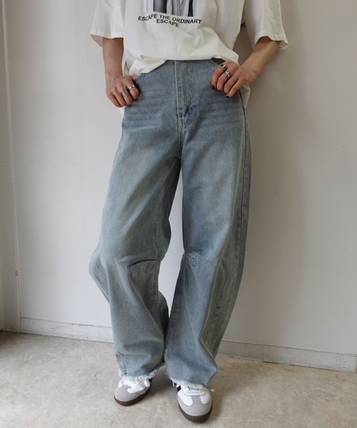 裾フリンジデニムカーブパンツ（デニムパンツ）｜CORNERS