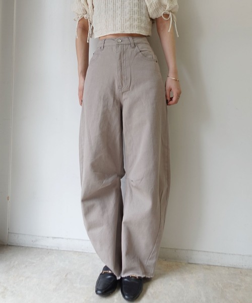 CORNERS（コーナーズ）の「裾フリンジデニムカーブパンツ（デニムパンツ・レディース・ブルー/グレイッシュベージュ/アイボリー/ピンク・L/M）」の13枚目の写真