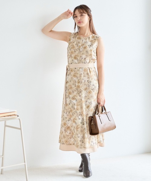 Andemiu(アンデミュウ)の「フラワーノースリーブワンピース143528(ワンピース・レディース・ベージュ/グレー/ブラック/アイボリー・FREE)」の4枚目の写真