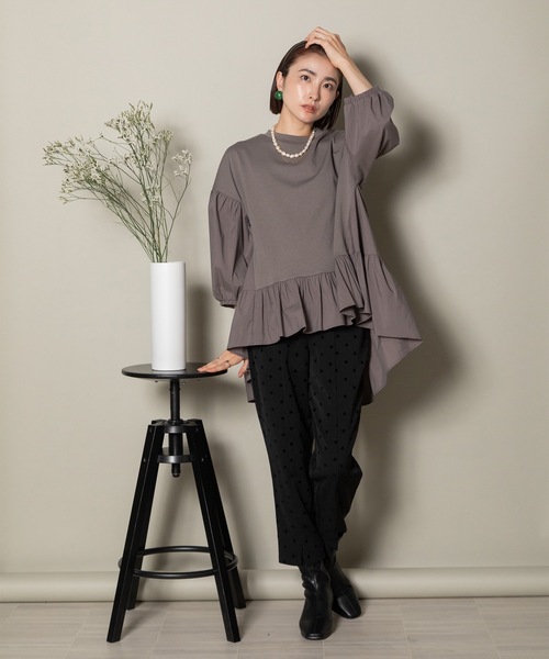 MHBG TOKYO(エムエイチビージートーキョー)の「ボリューム袖 ペプラムフレアーカットソー(Tシャツ/カットソー・レディース・ベージュ/グレー/ブラック・FREE)」の7枚目の写真