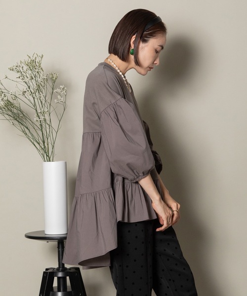 MHBG TOKYO(エムエイチビージートーキョー)の「ボリューム袖 ペプラムフレアーカットソー(Tシャツ/カットソー・レディース・ベージュ/グレー/ブラック・FREE)」の9枚目の写真