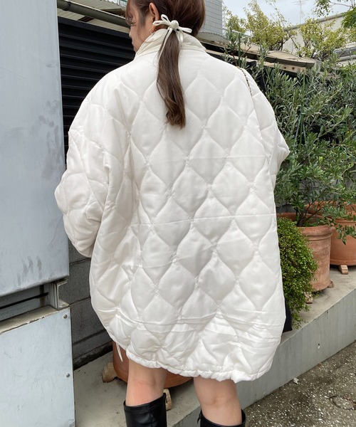 AS KNOW AS plus(アズノゥアズプラス)の「◇スタンドカラー ドロスト付き ミドル丈 リバーシブル キルティング中綿ブルゾン(ブルゾン・レディース・ブラック/アイボリー/ライトカーキ/カーキ・FREE)」の21枚目の写真