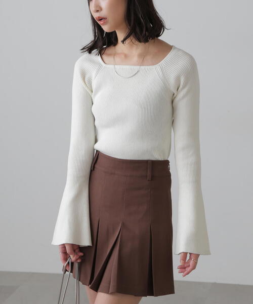 FREE'S MART(フリーズマート)の「◆スクエアネック袖フレアニット(ニット/セーター・レディース・ブルー/ブラック/ホワイト/レッド・FREE)」の2枚目の写真