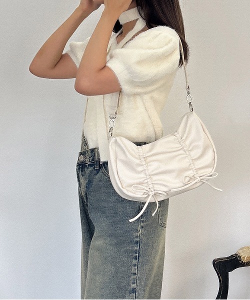 INGNI(イング)の「リボンギャザーショルダーバッグ(ハンドバッグ・レディース・アイボリー/ブラック/シルバー・ONE SIZE)」の14枚目の写真