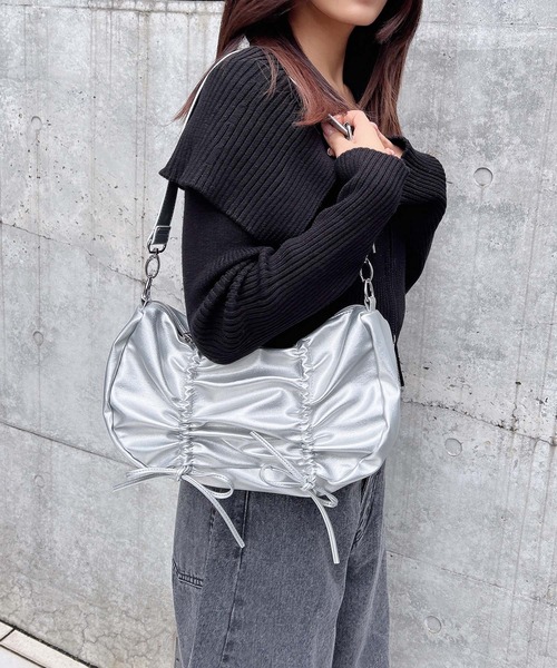 INGNI(イング)の「リボンギャザーショルダーバッグ(ハンドバッグ・レディース・アイボリー/ブラック/シルバー・ONE SIZE)」の22枚目の写真