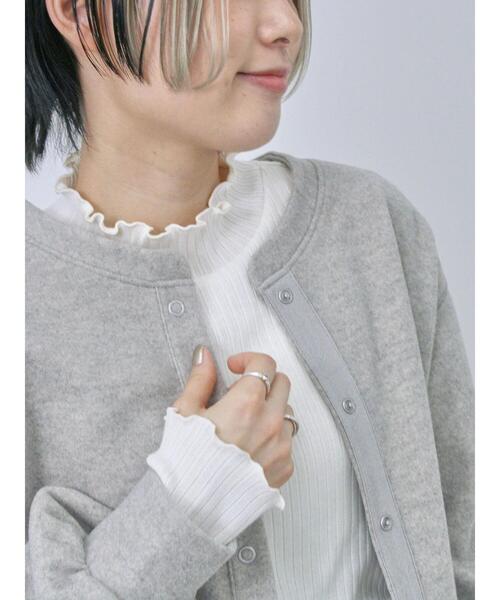 Samansa Mos2 blue(サマンサモスモスブルー)の「リブフリル衿ニットソー(Tシャツ/カットソー・レディース・ブラック/サックスブルー/オフホワイト・F)」の1枚目の写真