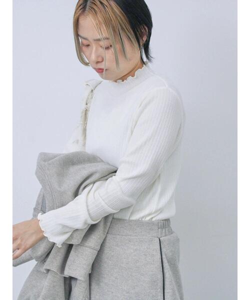 Samansa Mos2 blue(サマンサモスモスブルー)の「リブフリル衿ニットソー(Tシャツ/カットソー・レディース・ブラック/サックスブルー/オフホワイト・F)」の6枚目の写真