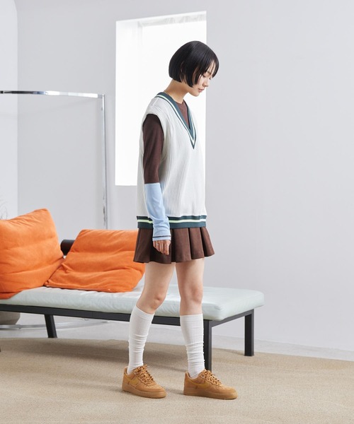 NIKE（ナイキ）の「ナイキ エア フォース 1 '07 ウィメンズシューズ / Nike Air Force 1 '07 Women's Shoes FZ7372-200 Flax（スニーカー・レディース・ウィート・22/22.5/23/23.5/24/24.5/25/25.5/26）」の5枚目の写真