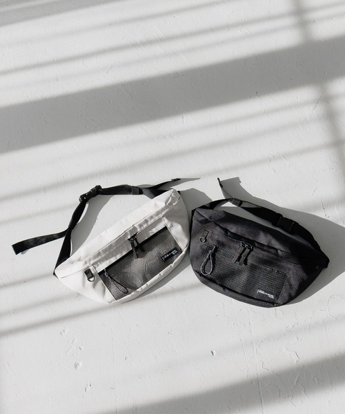 GLOBAL WORK（グローバルワーク）の「撥水ボディBAG/キッズ/288532（ボディバッグ/ウエストポーチ・キッズ・ブラック/オフホワイト/ブルー・FREE）」の4枚目の写真