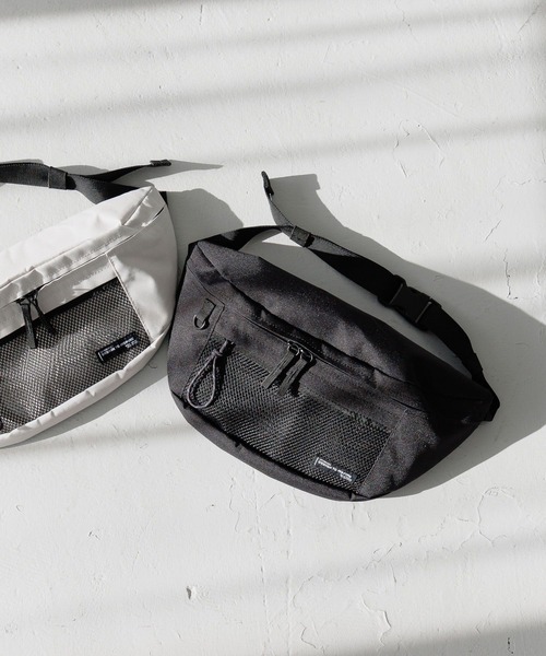 GLOBAL WORK（グローバルワーク）の「撥水ボディBAG/キッズ/288532（ボディバッグ/ウエストポーチ・キッズ・ブラック/オフホワイト/ブルー・FREE）」の6枚目の写真