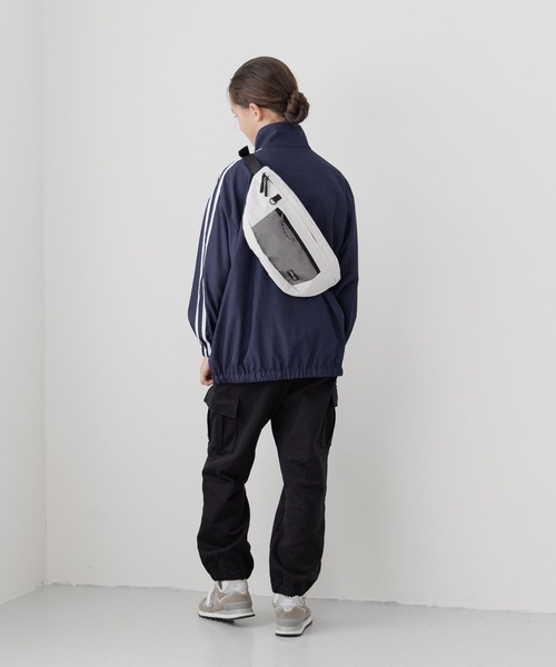 GLOBAL WORK（グローバルワーク）の「撥水ボディBAG/キッズ/288532（ボディバッグ/ウエストポーチ・キッズ・ブラック/オフホワイト/ブルー・FREE）」の7枚目の写真