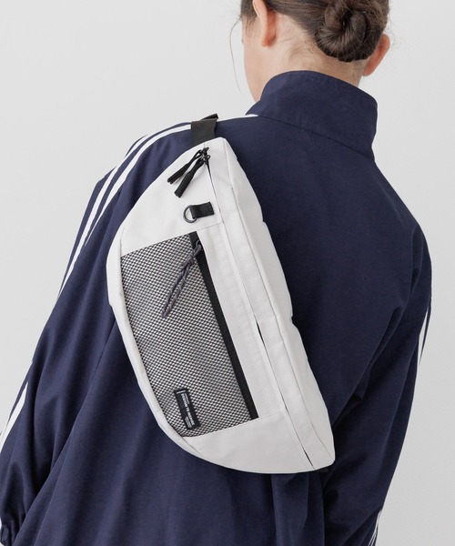 GLOBAL WORK（グローバルワーク）の「撥水ボディBAG/キッズ/288532（ボディバッグ/ウエストポーチ・キッズ・ブラック/オフホワイト/ブルー・FREE）」の10枚目の写真