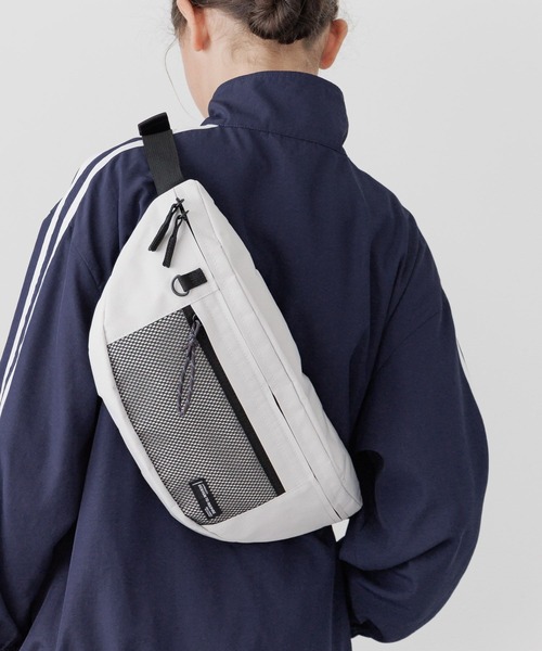 GLOBAL WORK（グローバルワーク）の「撥水ボディBAG/キッズ/288532（ボディバッグ/ウエストポーチ・キッズ・ブラック/オフホワイト/ブルー・FREE）」の11枚目の写真