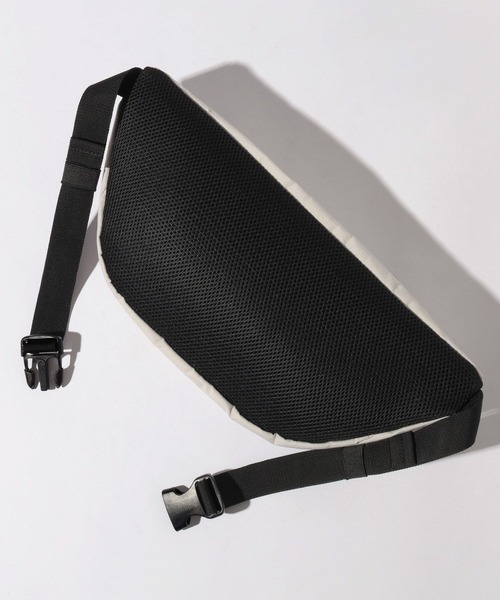 GLOBAL WORK（グローバルワーク）の「撥水ボディBAG/キッズ/288532（ボディバッグ/ウエストポーチ・キッズ・ブラック/オフホワイト/ブルー・FREE）」の16枚目の写真