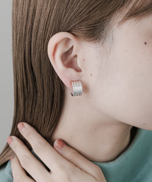 SMELLY（スメリー）の「トリプルフープイヤリング（イヤリング・レディース・シルバー・-）」の2枚目の写真