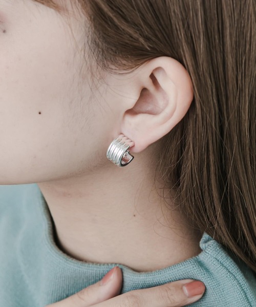 SMELLY（スメリー）の「トリプルフープイヤリング（イヤリング・レディース・シルバー・-）」の5枚目の写真