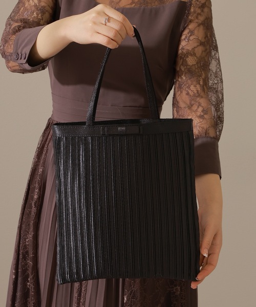 Lace Ladies(レースレディース)の「メタリック リボン付き 薄型 パーティー トートバッグ(クラッチバッグ・レディース・ベージュ/ブラック・FREE)」の3枚目の写真