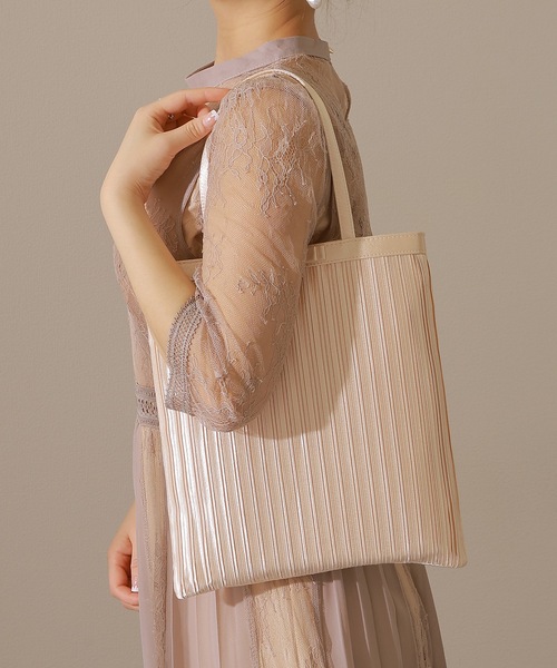 Lace Ladies(レースレディース)の「メタリック リボン付き 薄型 パーティー トートバッグ(クラッチバッグ・レディース・ベージュ/ブラック・FREE)」の12枚目の写真