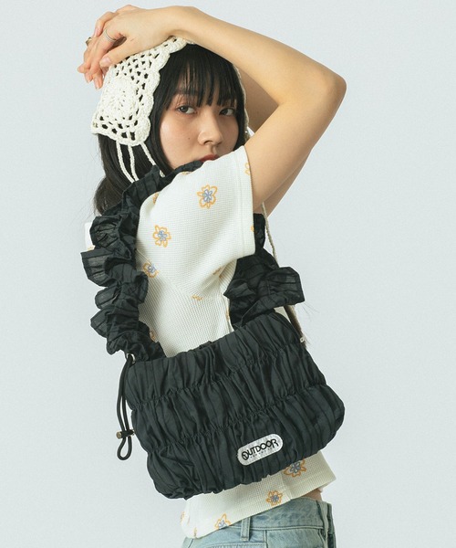 OUTDOOR PRODUCTS(アウトドアプロダクツ)の「(OUTDOOR PRODUCTS)STRIPE FRILL SHOULDER(ショルダーバッグ・レディース・グリーン/ブラック・ONE SIZE)」の2枚目の写真