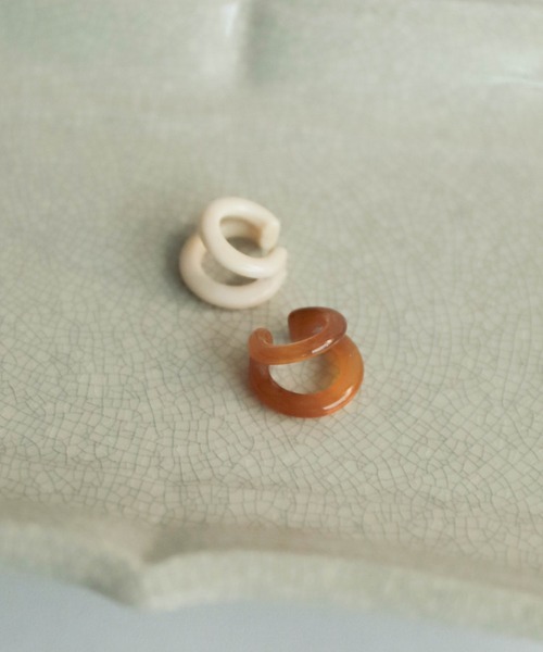 rapiecage（ラピエサージュ）の「Wラインアクリルイヤカフ（イヤーカフ・レディース・ベージュ/ブラウン・FREE）」の4枚目の写真
