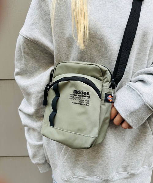 Dickies(ディッキーズ)の「Dickies / DK TEXT LOGO QUICK SHOULDER BAG / 80976900(ショルダーバッグ・レディース・ライトブラウン/グレー/チャコールグレー/ブラック・ONESIZE)」の4枚目の写真