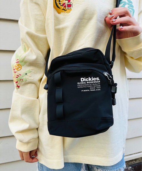 Dickies(ディッキーズ)の「Dickies / DK TEXT LOGO QUICK SHOULDER BAG / 80976900(ショルダーバッグ・レディース・ライトブラウン/グレー/チャコールグレー/ブラック・ONESIZE)」の2枚目の写真