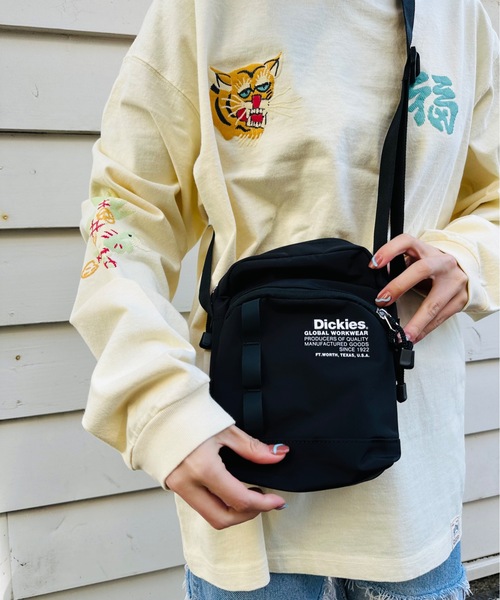 Dickies(ディッキーズ)の「Dickies / DK TEXT LOGO QUICK SHOULDER BAG / 80976900(ショルダーバッグ・レディース・ライトブラウン/グレー/チャコールグレー/ブラック・ONESIZE)」の5枚目の写真