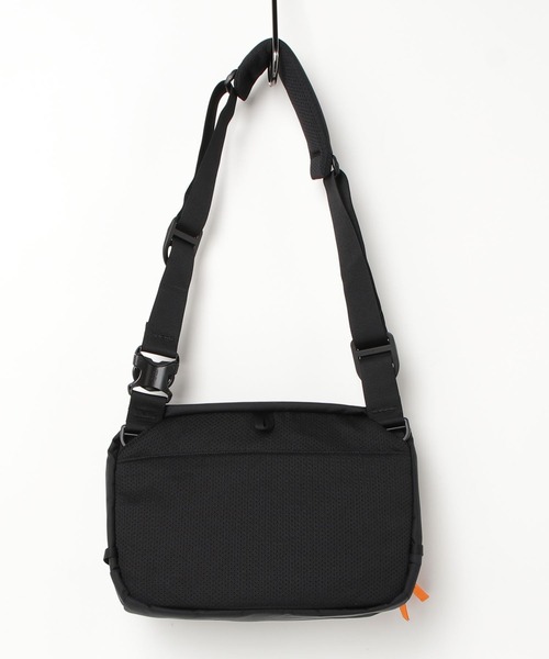 MYSTERY RANCH（ミステリーランチ）の「MYSTERY RANCH/ミステリーランチ/DISTRICT 8/ディストリクト 8/19761506（ショルダーバッグ・メンズ・ブラック・F）」の2枚目の写真