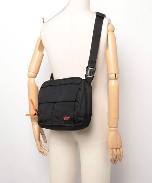 MYSTERY RANCH（ミステリーランチ）の「MYSTERY RANCH/ミステリーランチ/DISTRICT 8/ディストリクト 8/19761506（ショルダーバッグ・メンズ・ブラック・F）」の5枚目の写真