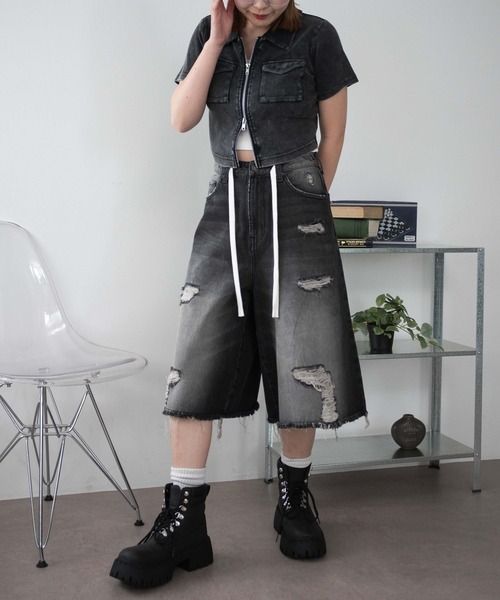 WEGO（ウィゴー）の「WEGO/ヴィンテージウォッシュダメージバギーハーフパンツ（デニムパンツ・レディース・ブラック/スカイブルー・MEDIUM/SMALL）」の14枚目の写真