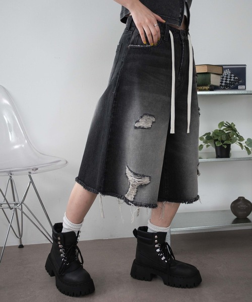 WEGO（ウィゴー）の「WEGO/ヴィンテージウォッシュダメージバギーハーフパンツ（デニムパンツ・レディース・ブラック/スカイブルー・MEDIUM/SMALL）」の7枚目の写真