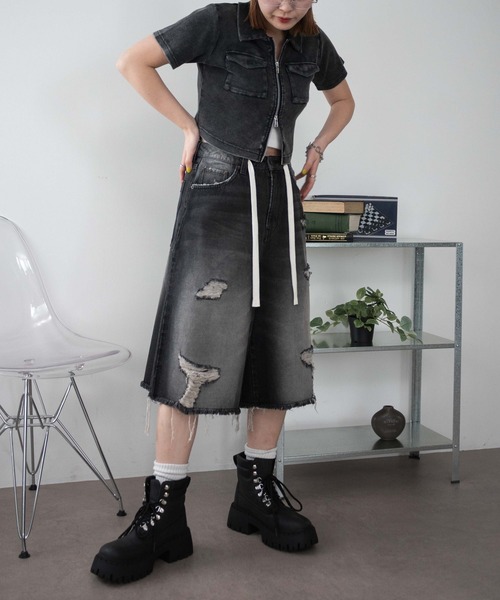 WEGO（ウィゴー）の「WEGO/ヴィンテージウォッシュダメージバギーハーフパンツ（デニムパンツ・レディース・ブラック/スカイブルー・MEDIUM/SMALL）」の8枚目の写真