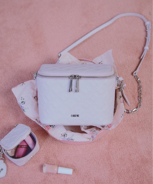 FURFUR(ファーファー)の「【USAGI ONLINE/ZOZOTOWN限定】キルティングバニティバッグ(ショルダーバッグ・レディース・サックスブルー/ブラック/ピンク/レッド/ホワイト/ラベンダー・FREE/F)」の4枚目の写真