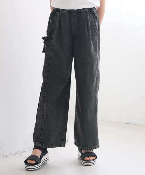 coca（coca）（コカ）の「キッズ　デニムアシメレースアップワイドパンツ（デニムパンツ・キッズ・ブルー/ブラック・120/130/140/150）」の2枚目の写真