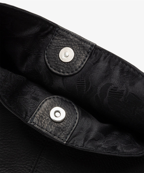 MR.OLIVE E.O.I(ミスターオリーブイーグルオブインデペンデンス)の「MR.OLIVE ミスターオリーブ / E.O.I / WATER PROOF WASHABLE LEATHER IMPERMA-LEATHER ONE SHOULDER BAG ウォータープルーフレザーワンショルダーバッグ インパーマレザー / ME667(ショルダーバッグ・メンズ・ブラック・FREE)」の7枚目の写真